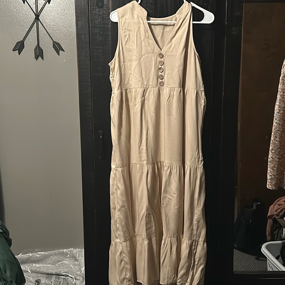 Long maxi dress cream/tan color